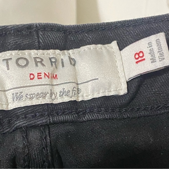 Torrid Cut Off Denim Stretch Short Black Button Zip Closure Size 18 Gothi… - Picture 4 of 10